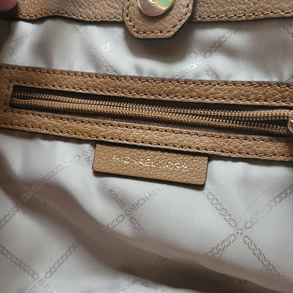 Michael Kors HandBag - Picture 7 of 7
